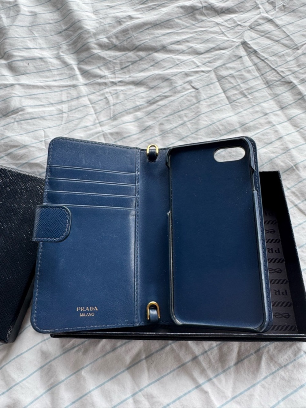 PRADA Saffiano leather phone case with a wallet compartment size: IPhone 6/6s/7 - Picture 5 of 5